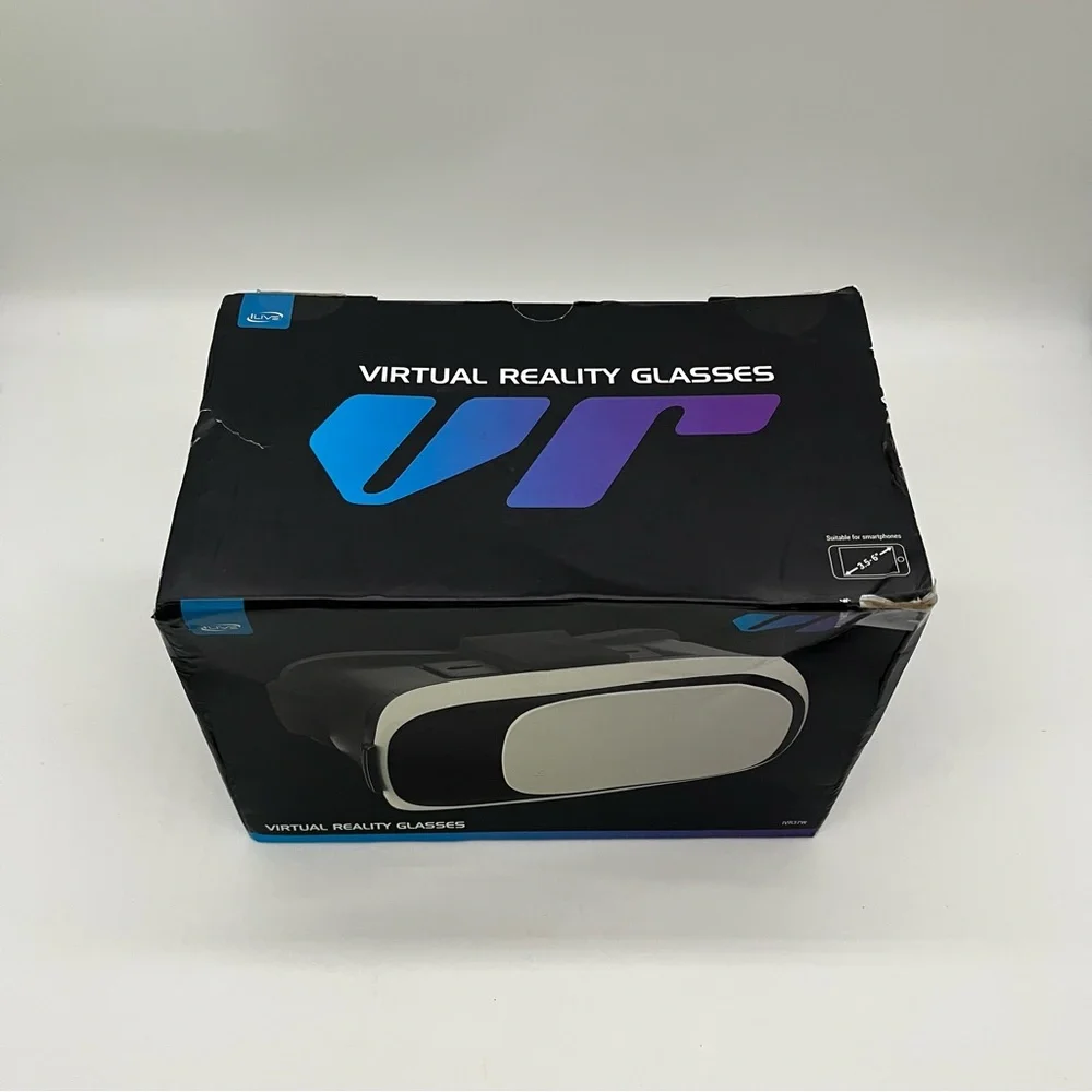 NWOT Virtual Reality Glasses in Black and White